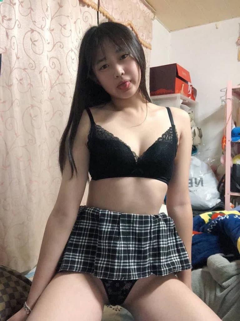 [小母狗]大學(xué)生 - 年輕的身體就是好