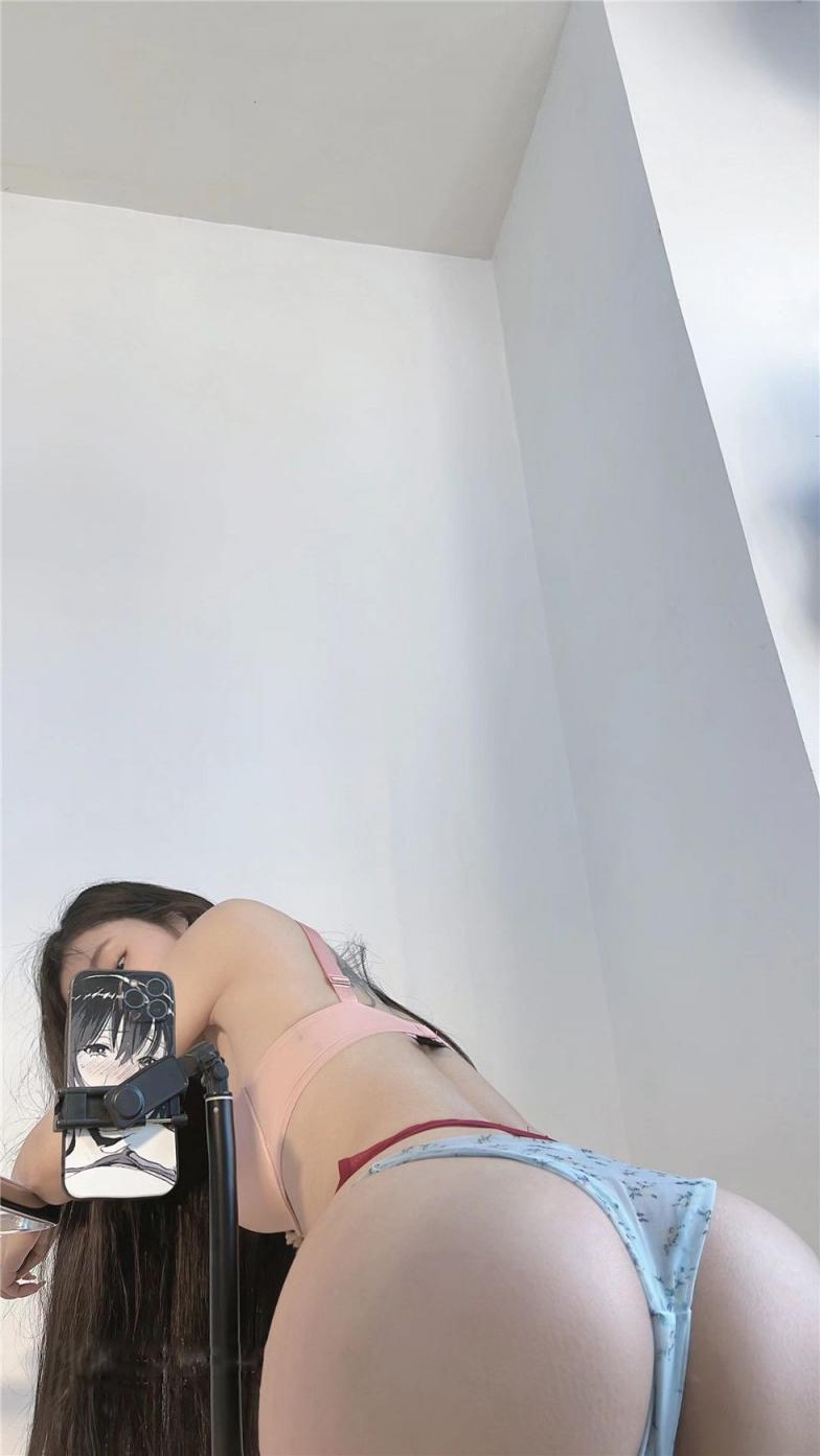 陈佩奇美丽大方性感写真[20250723]