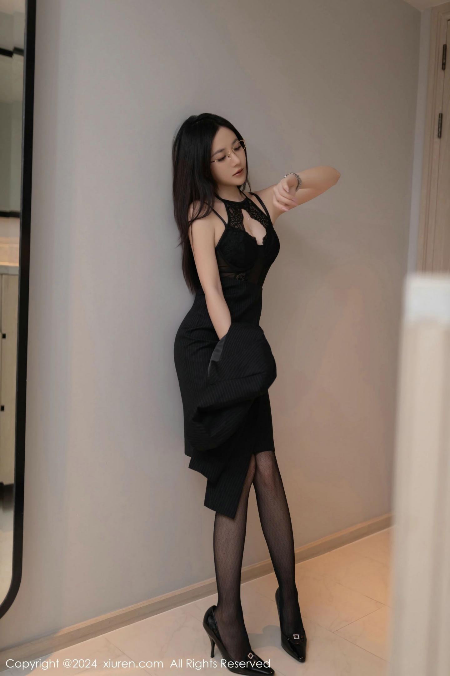 鱼子酱Fish居家,翘臀写真