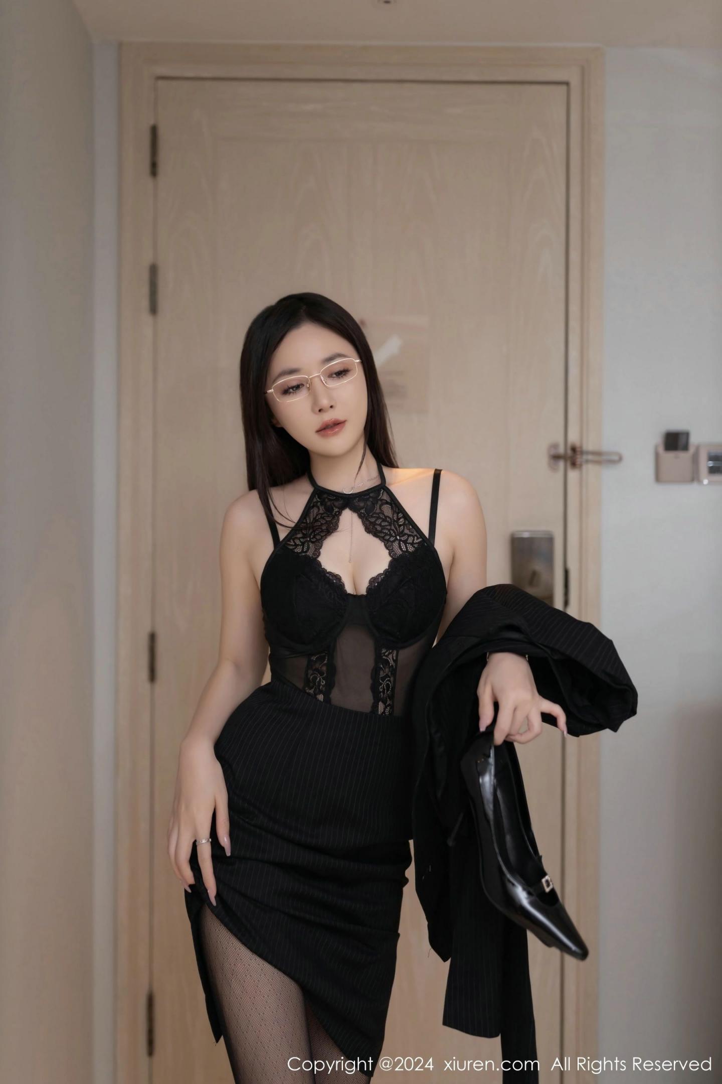 鱼子酱Fish居家,翘臀写真