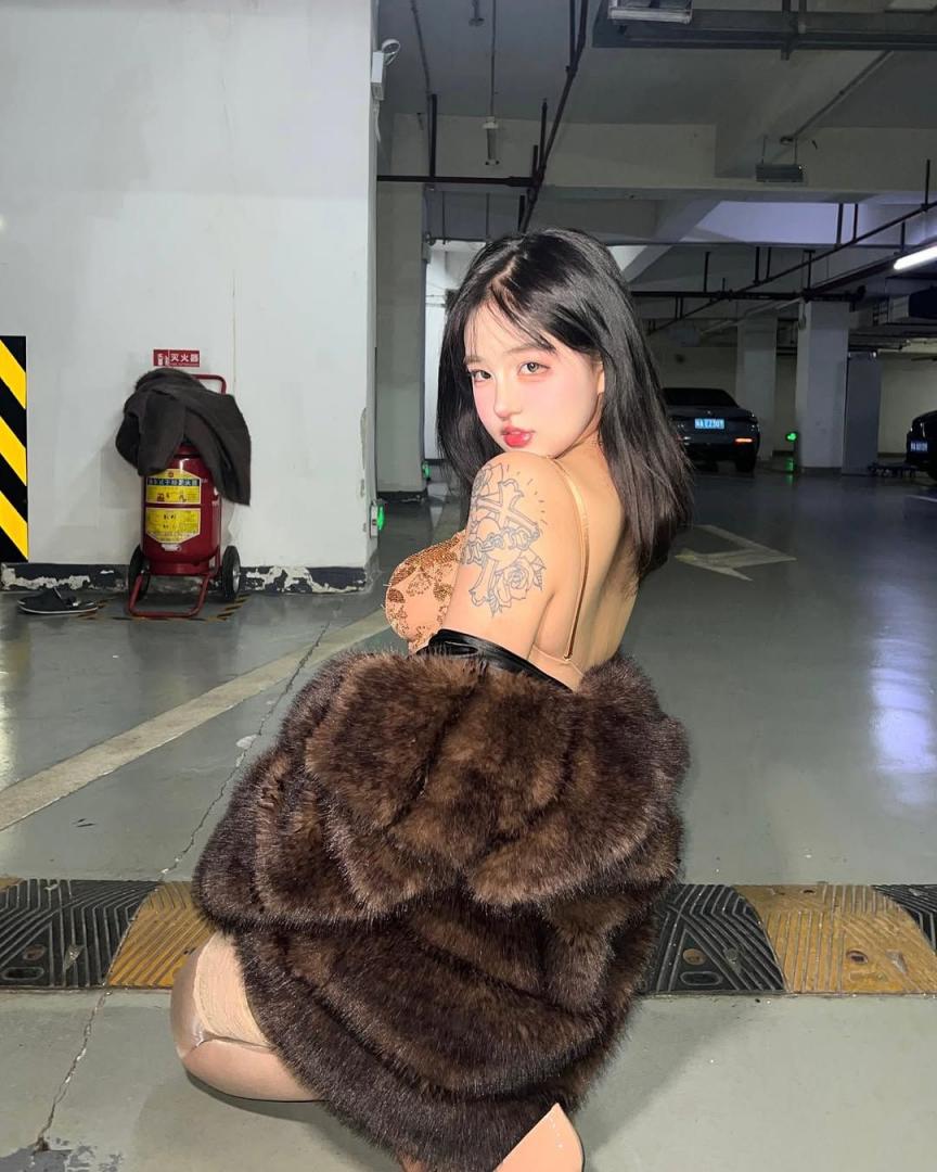 超可爱的邻家少女 蜂腰圆臀完美比例的漫画身材——小优优子