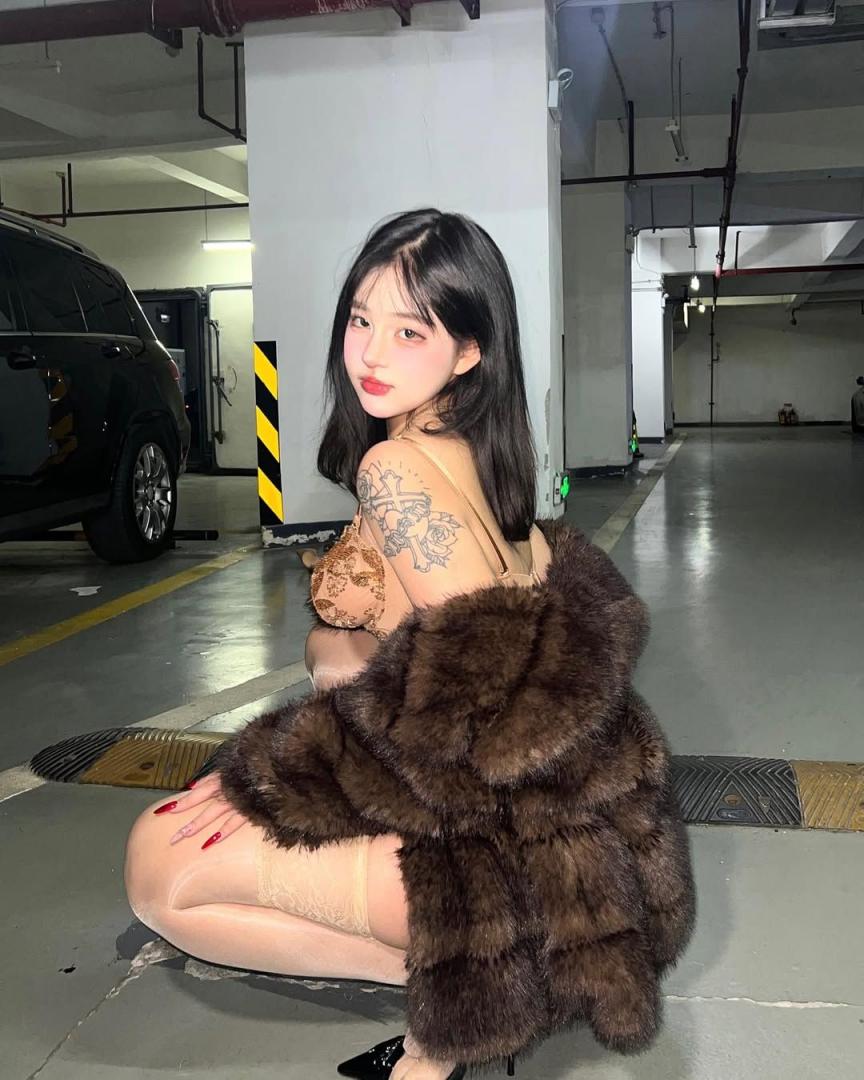 超可爱的邻家少女 蜂腰圆臀完美比例的漫画身材——小优优子