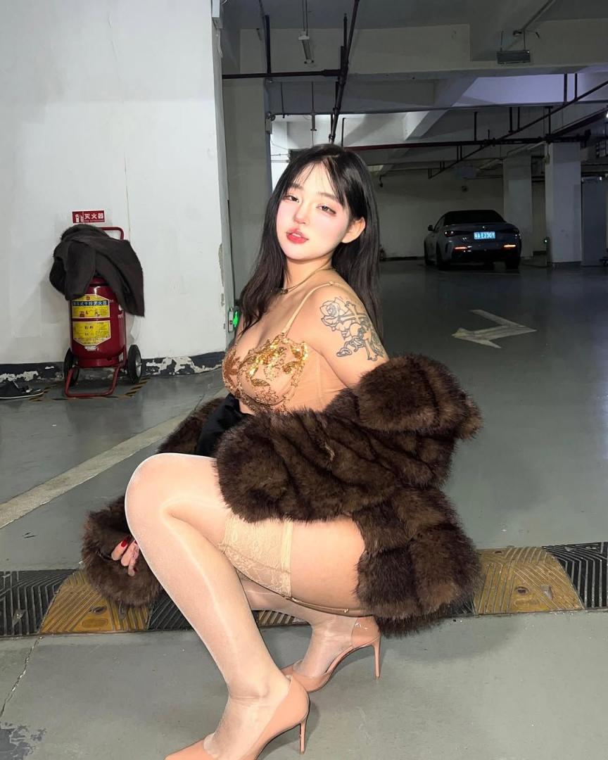 超可爱的邻家少女 蜂腰圆臀完美比例的漫画身材——小优优子