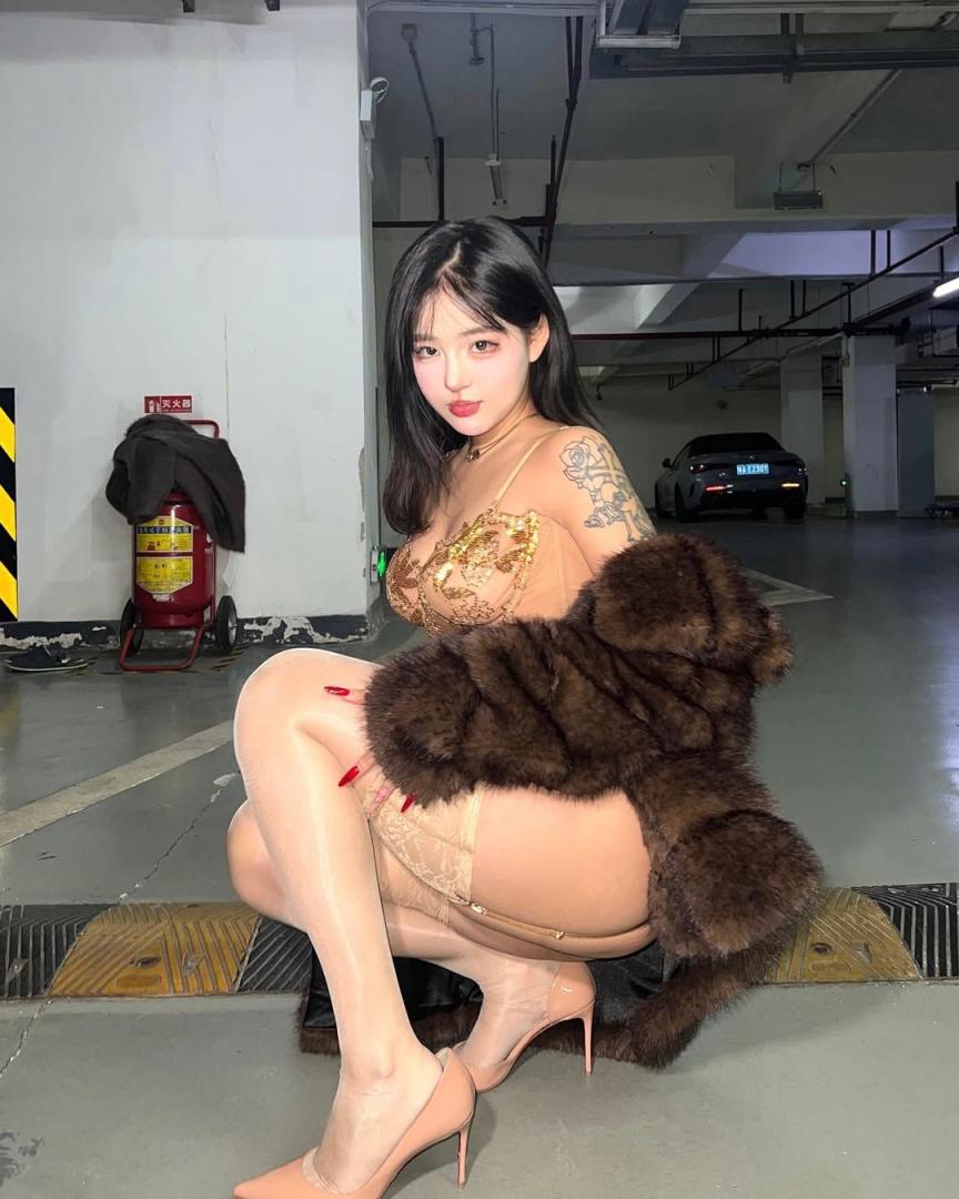超可爱的邻家少女 蜂腰圆臀完美比例的漫画身材——小优优子