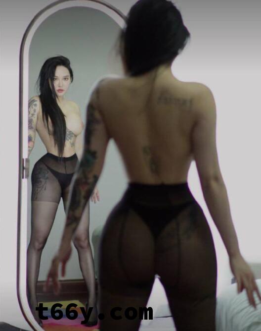 粉屄嫩奶长腿翘臀 乳钉亮眼的健身模特 马甲线清晰可见——宋昱欣