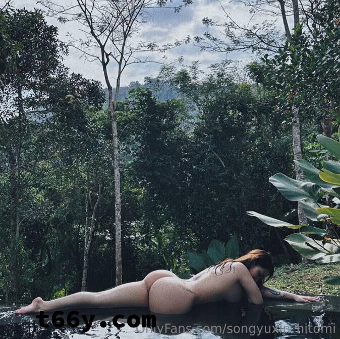 粉屄嫩奶长腿翘臀 乳钉亮眼的健身模特 马甲线清晰可见——宋昱欣