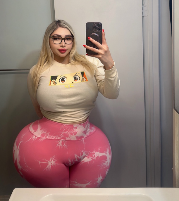 热爱黑屌 超级巨大的人造肥臀 拼尽全力才刚到门口——Deisy Garcia