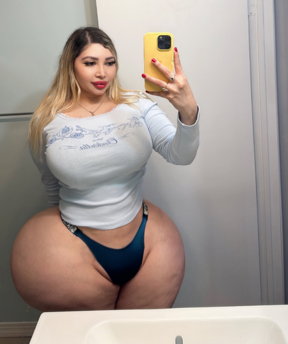 热爱黑屌 超级巨大的人造肥臀 拼尽全力才刚到门口——Deisy Garcia