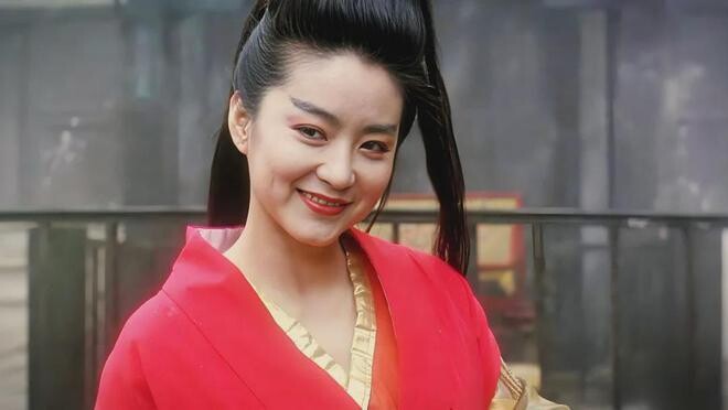 一峰更比一峰高 国女乳神早年全裸写真 被金主暴肏娇喘连连——易阳