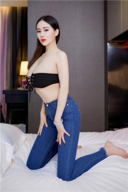 一峰更比一峰高 国女乳神早年全裸写真 被金主暴肏娇喘连连——易阳