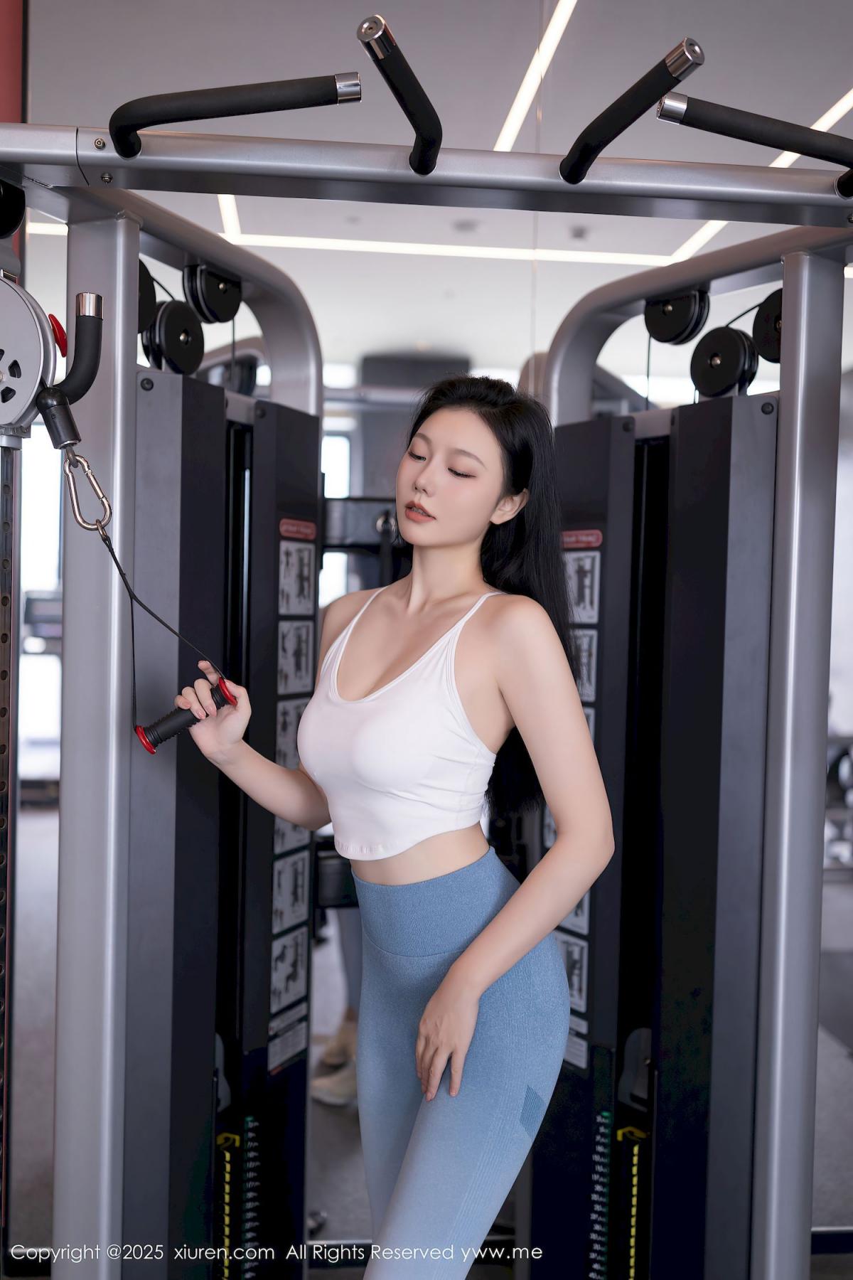 安然anran蓝白色运动服曼妙身姿性感写真