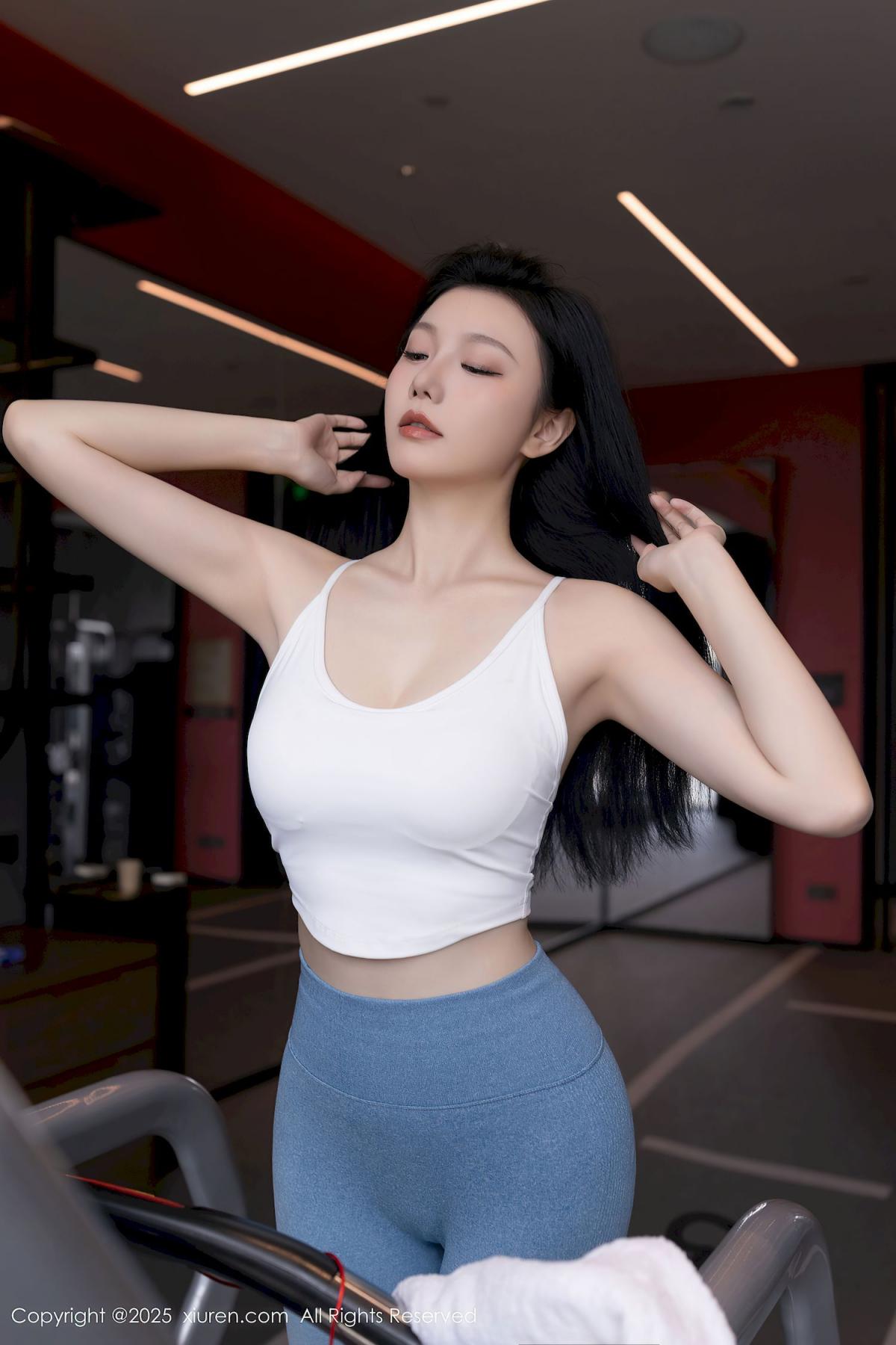安然anran蓝白色运动服曼妙身姿性感写真