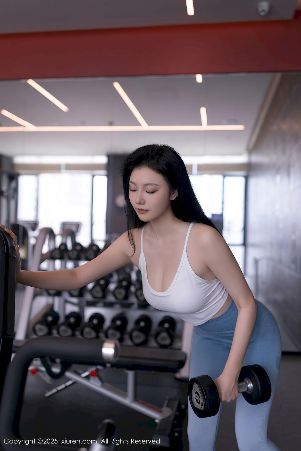 安然anran蓝白色运动服曼妙身姿性感写真