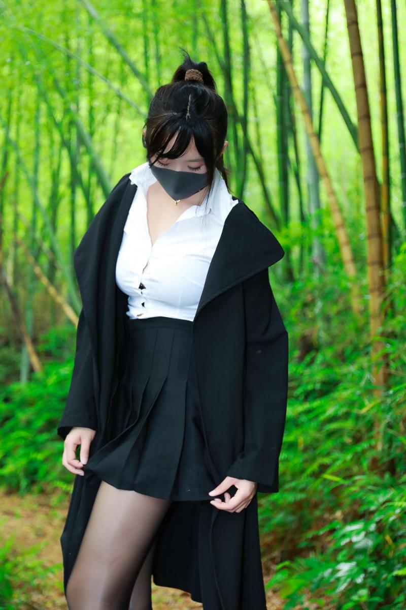 极品 野外油亮丝袜妹子