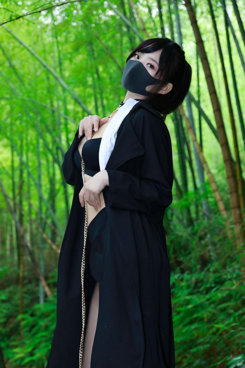 极品 野外油亮丝袜妹子