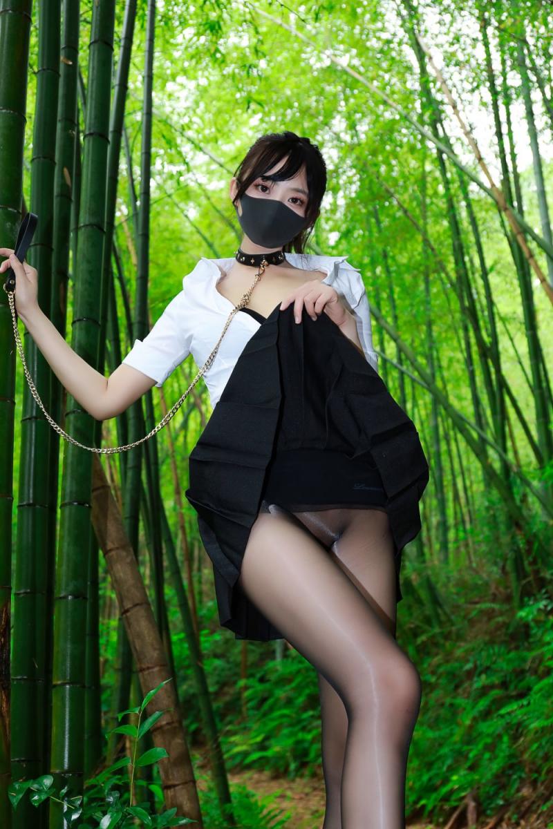 极品 野外油亮丝袜妹子