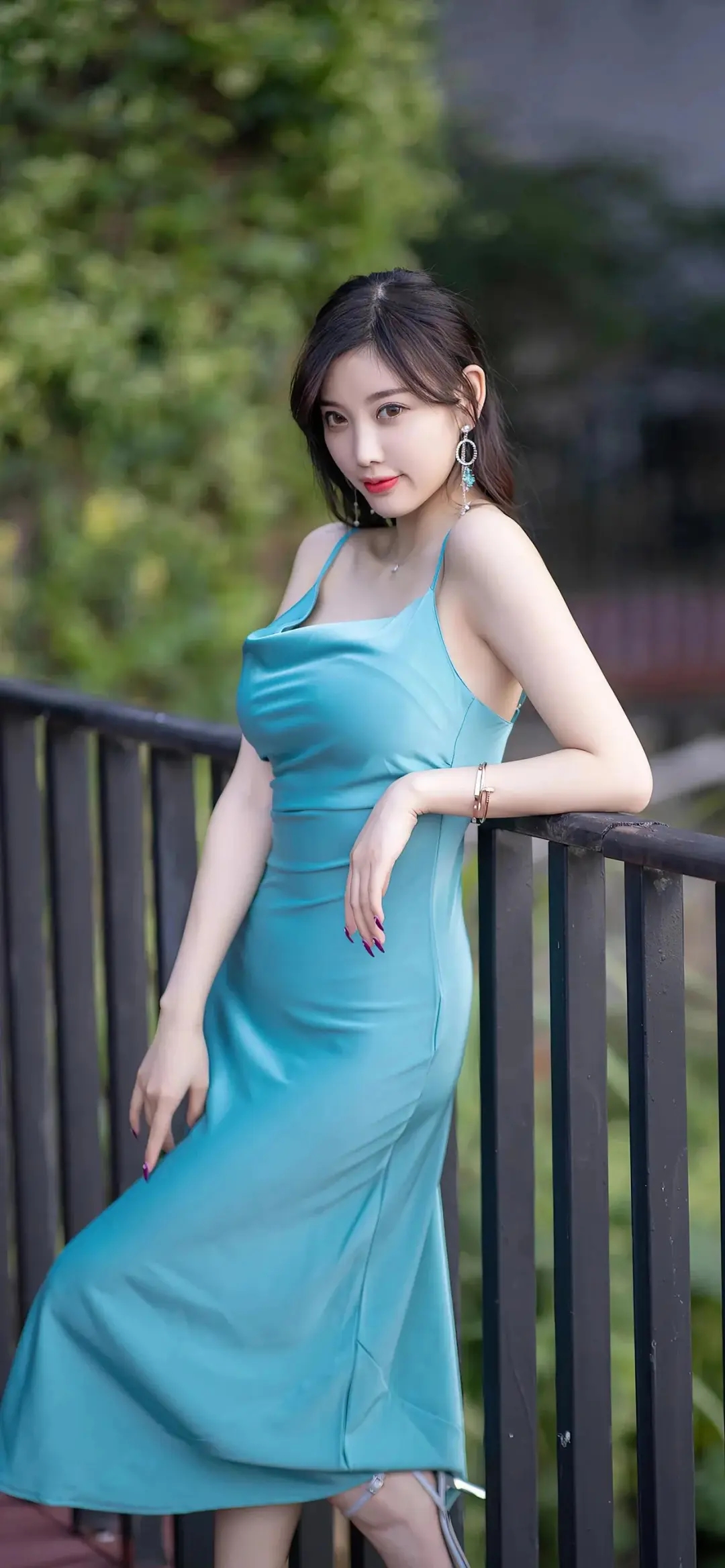 绝美颜值和曼妙身材的小姐姐