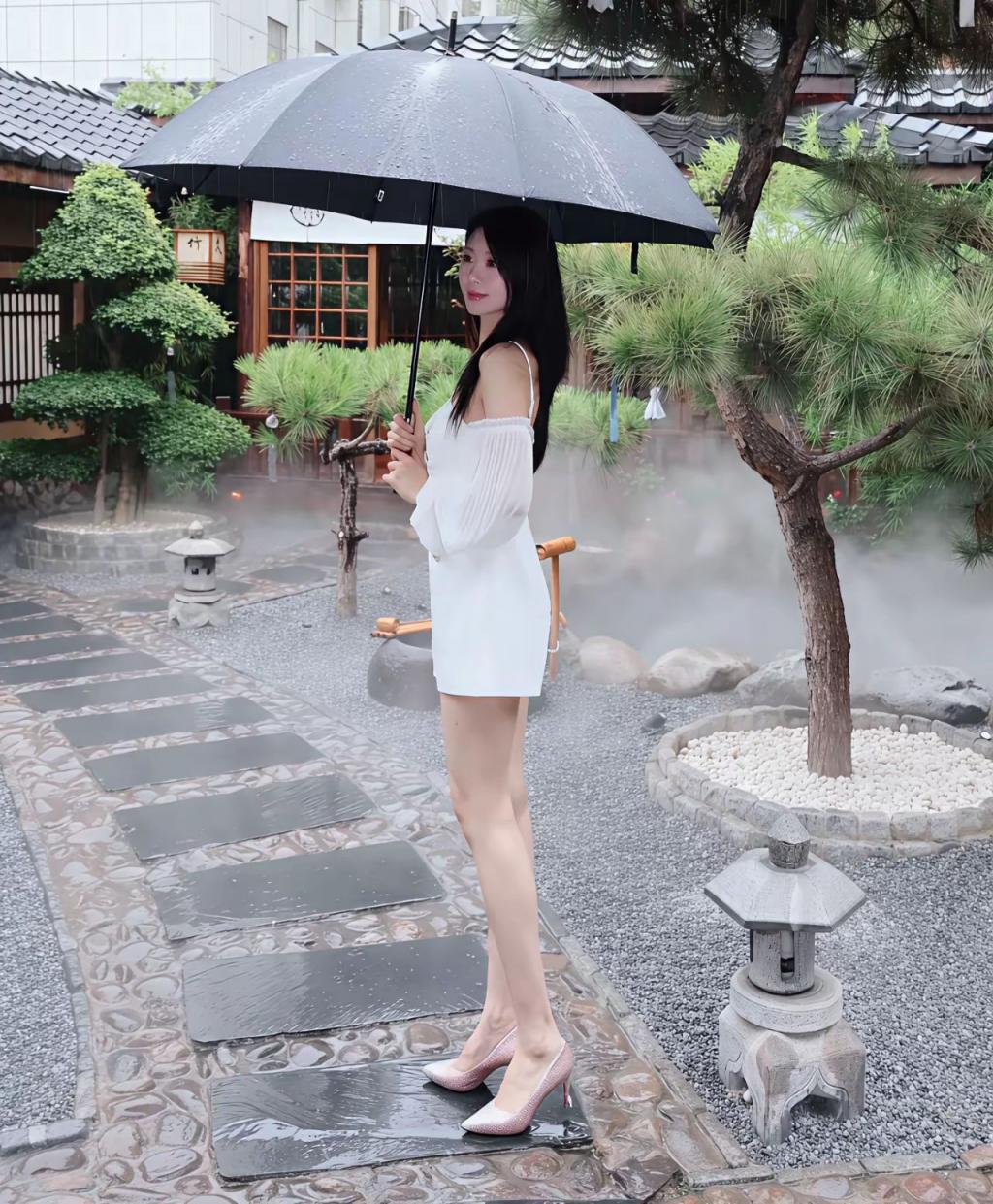 清纯美女也有大白腿