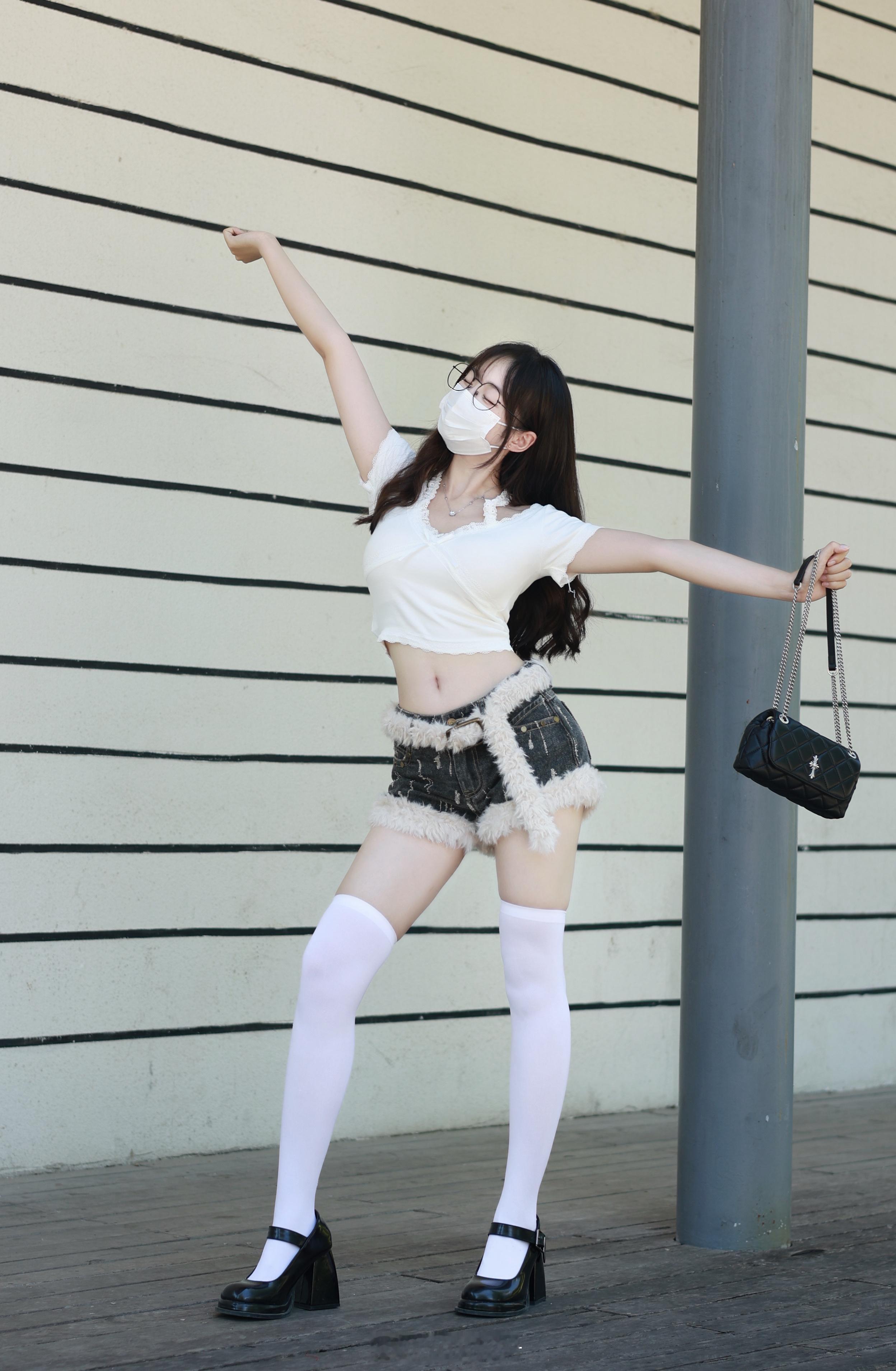 眼睛萌妹