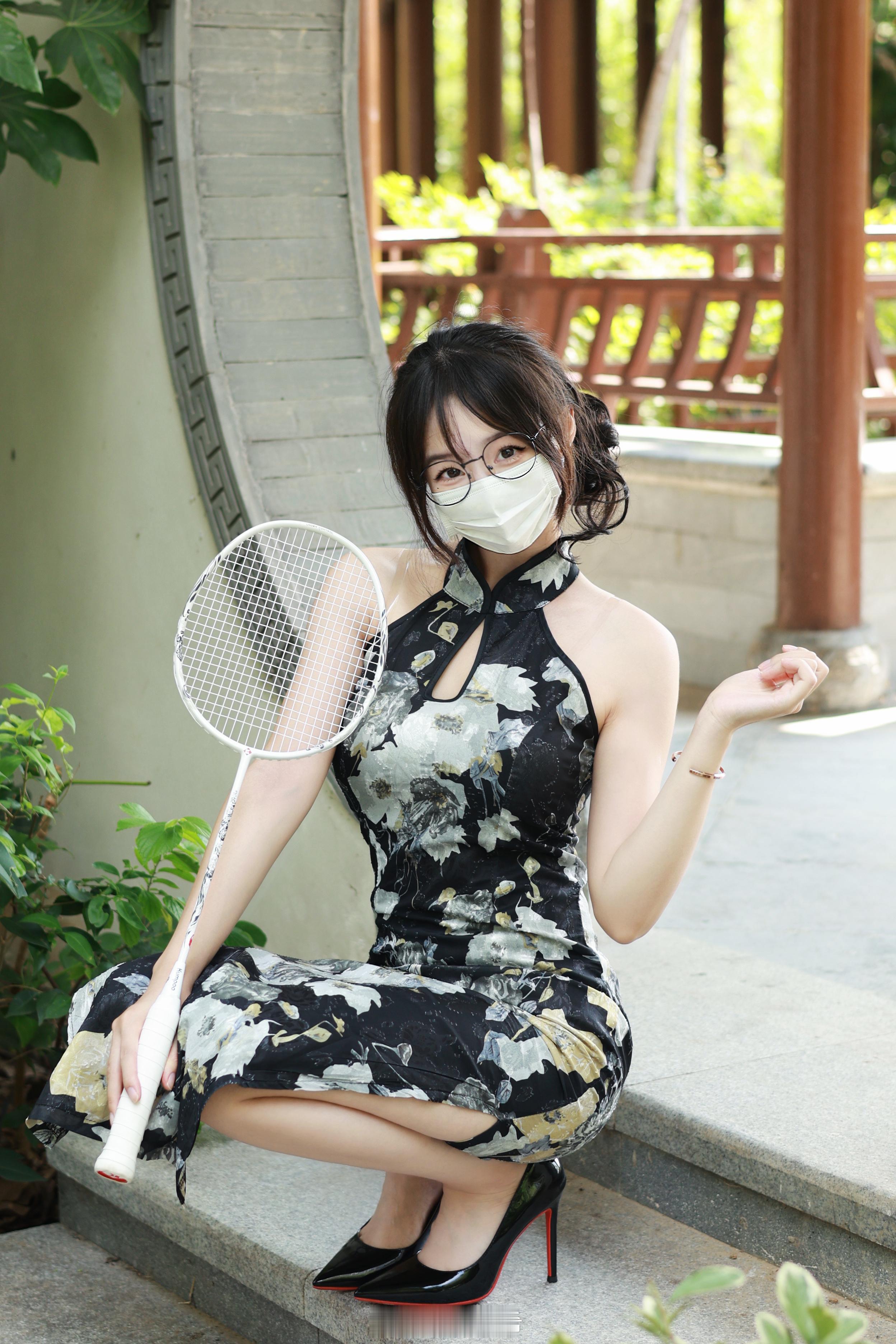 眼睛萌妹