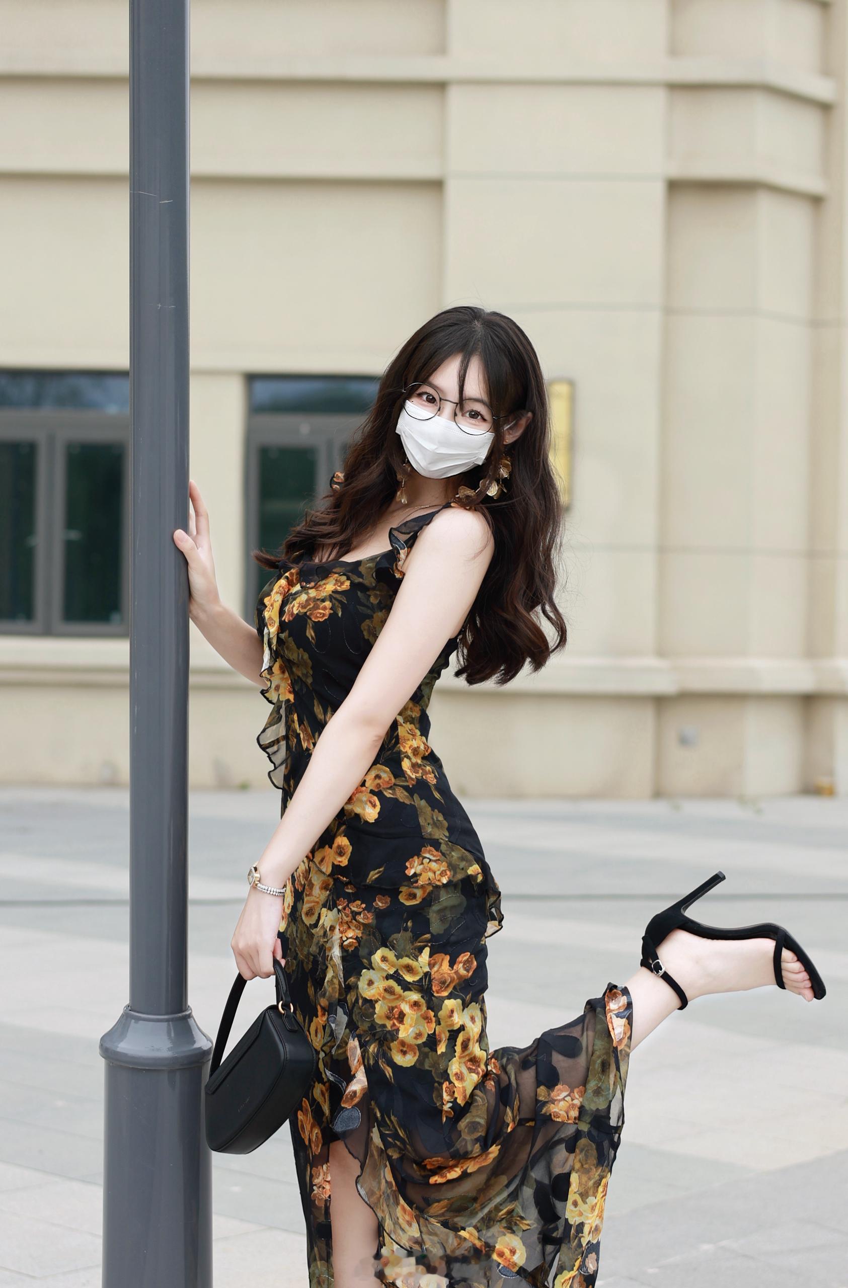 眼睛萌妹