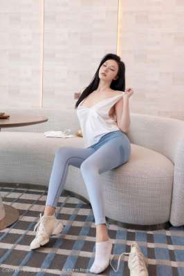 安然anran蓝白色运动服曼妙身姿性感写真