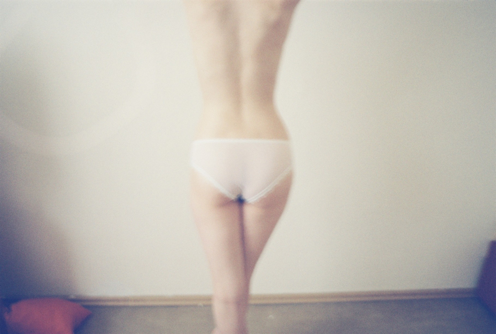 这么白嫩丝滑的欧美洋妞翘臀大白屁股