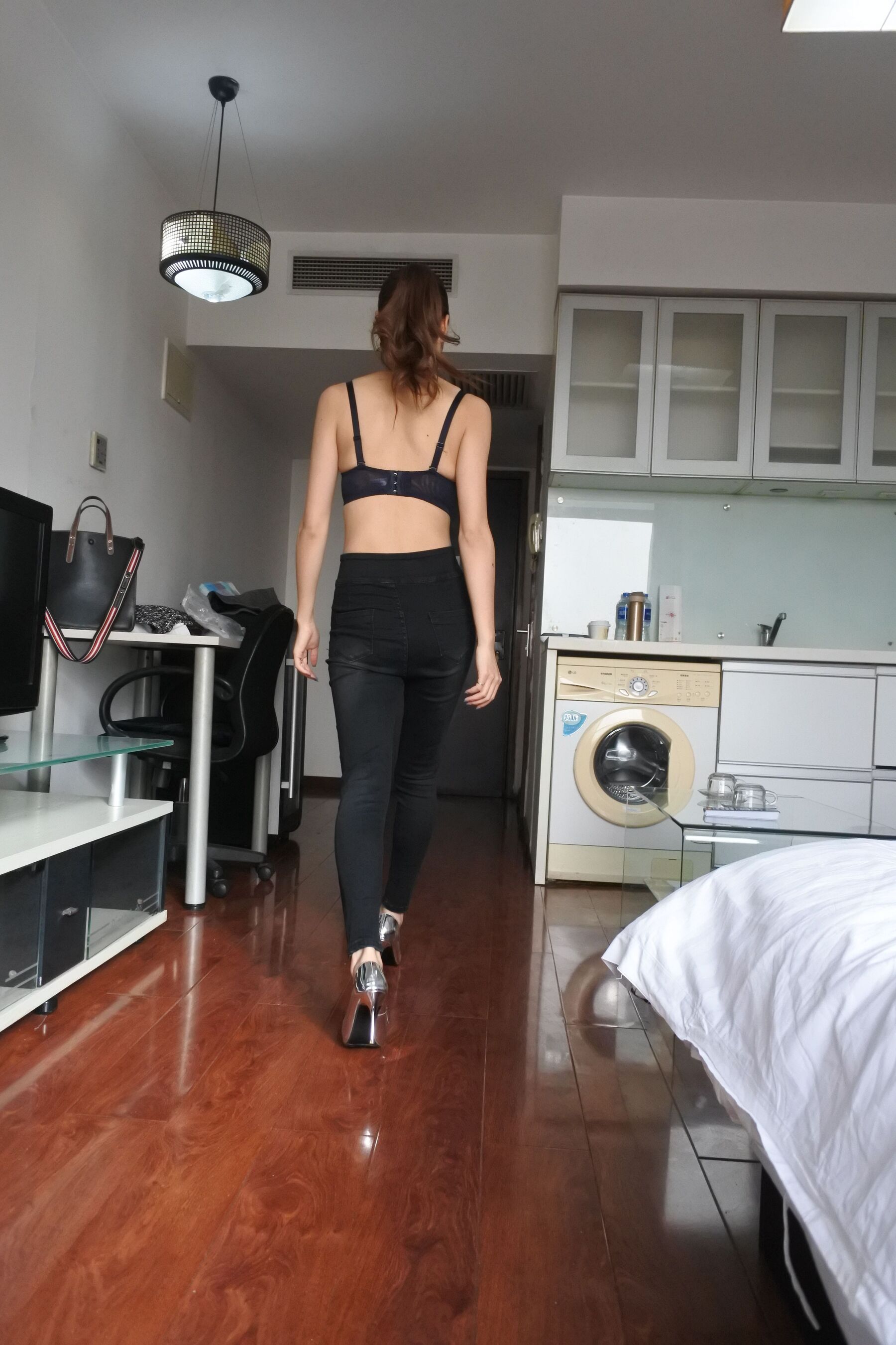 身材真不错腿尤其的美