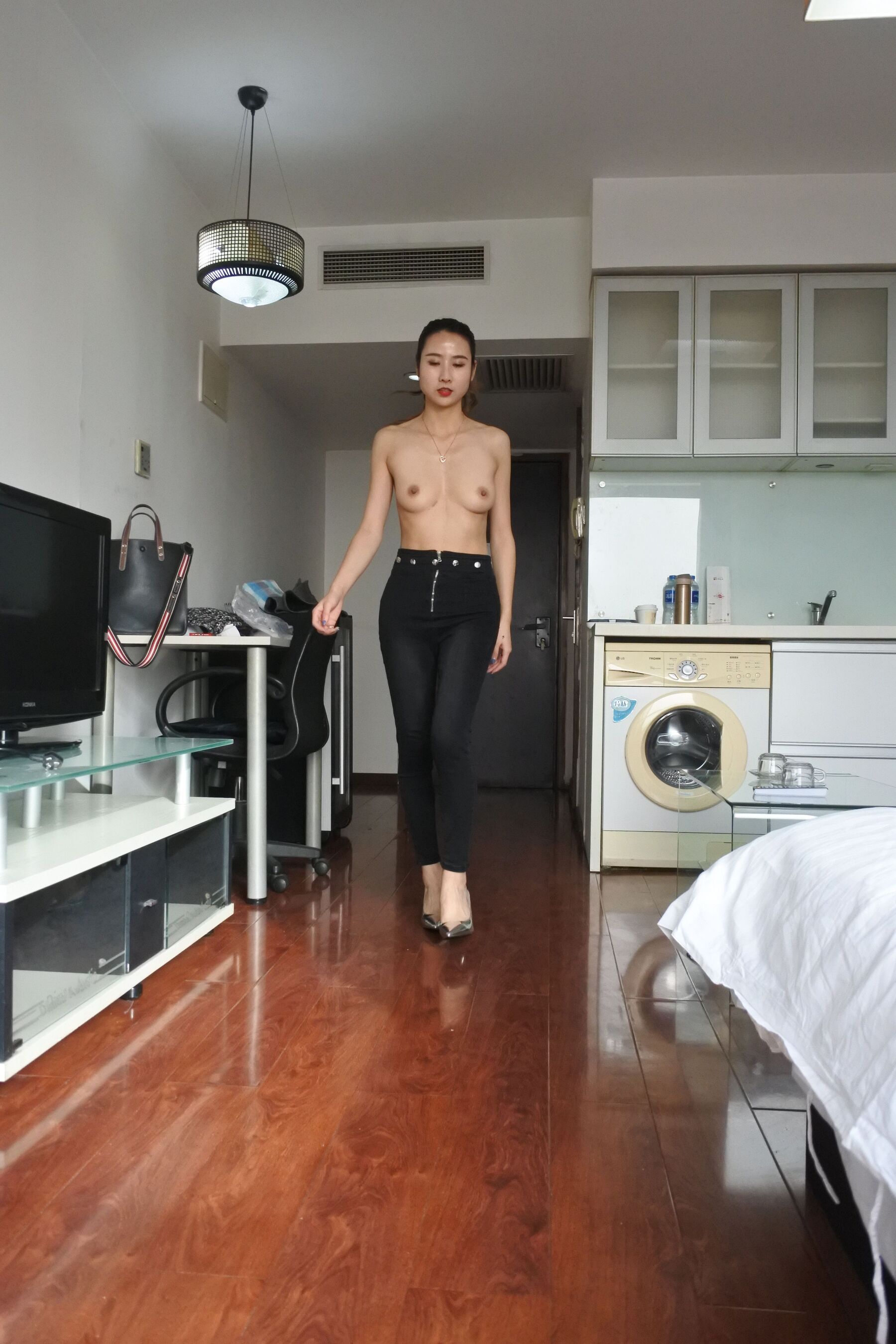 身材真不错腿尤其的美