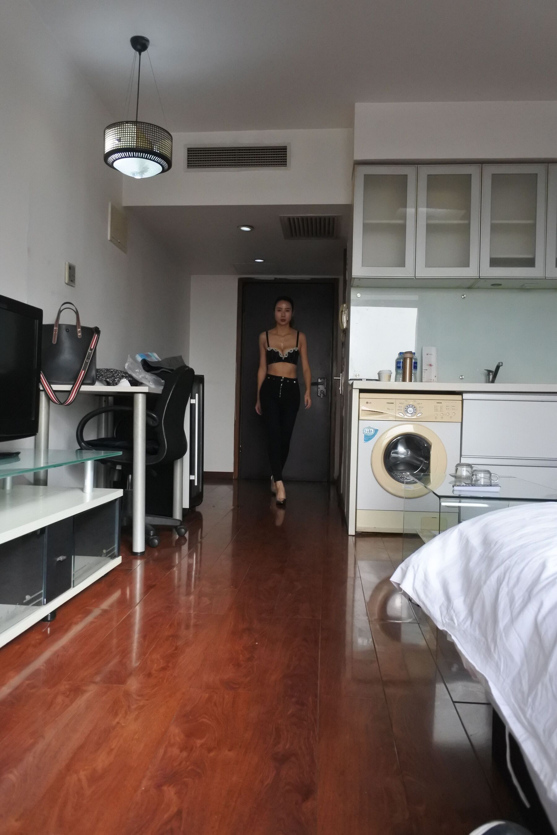 身材真不错腿尤其的美