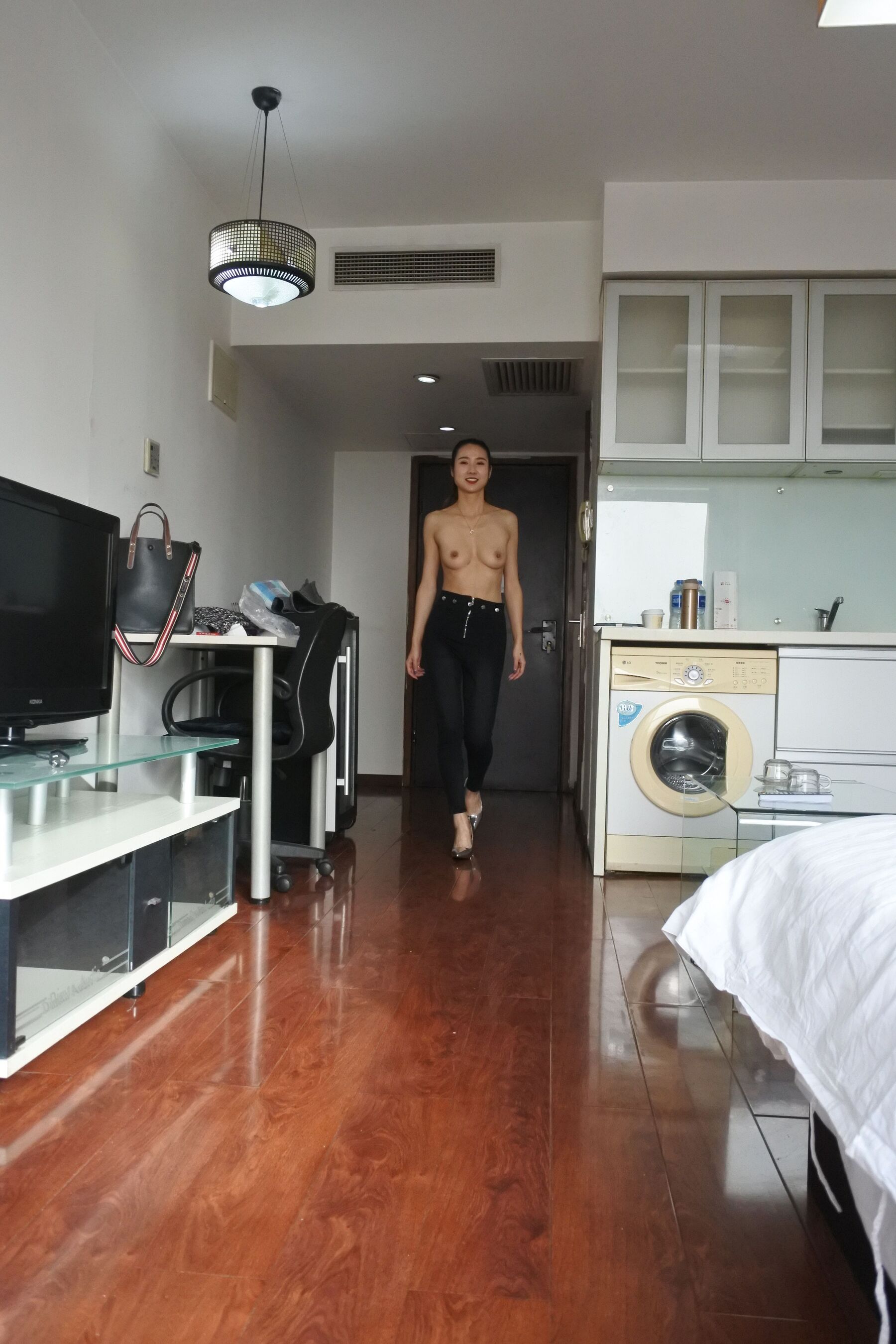 身材真不错腿尤其的美