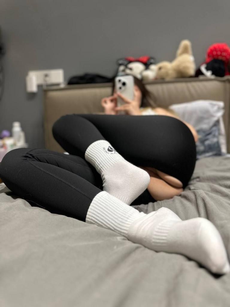 调教露脸淫荡眼镜妹,黑丝、瑜伽、内射、口交、满足你今晚的幻想