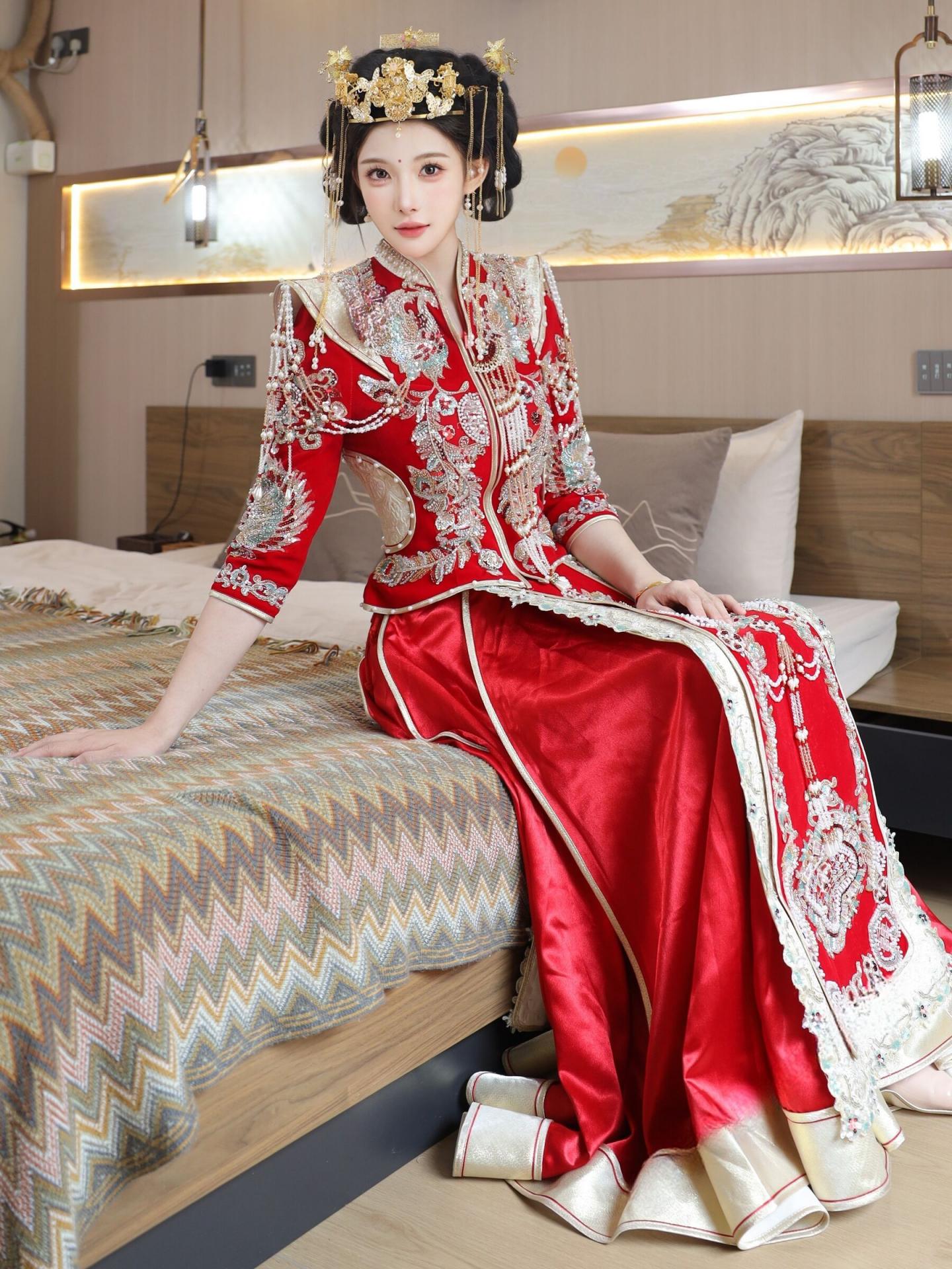 坚挺的胸部圆润的臀部非常养眼！你想插进去射精吗？