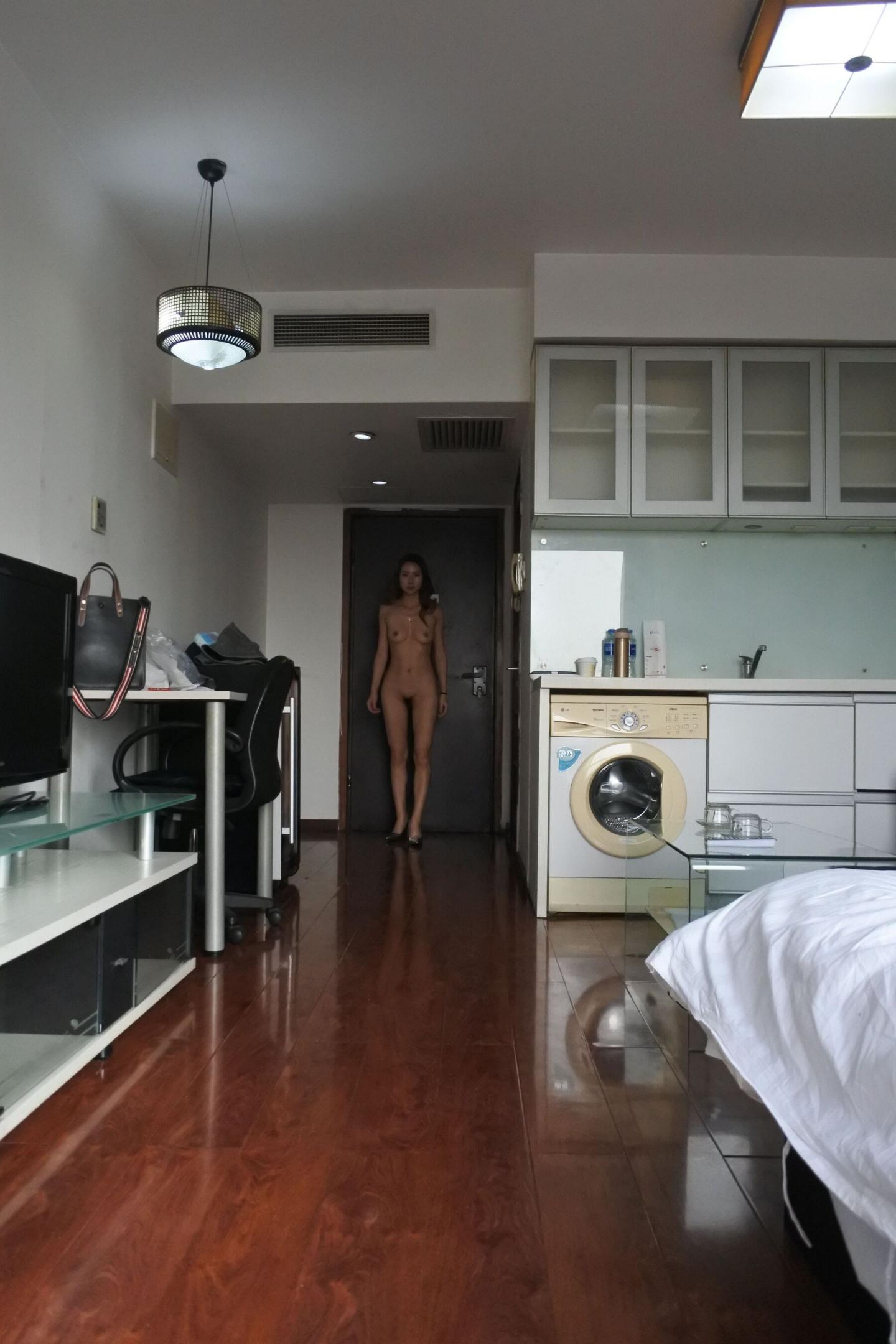 身材不错小穴也挺鲜嫩的