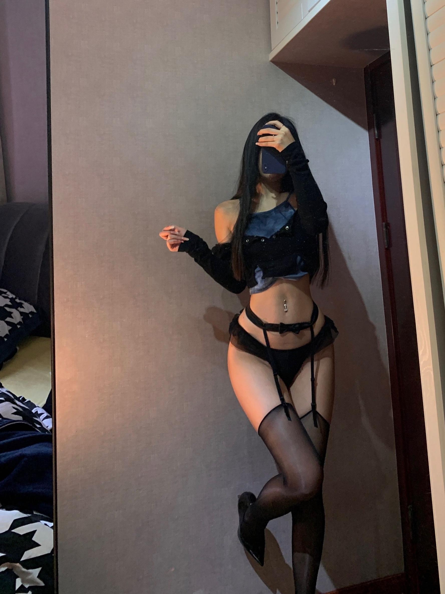 青春美少女搔首弄姿诱惑迷人