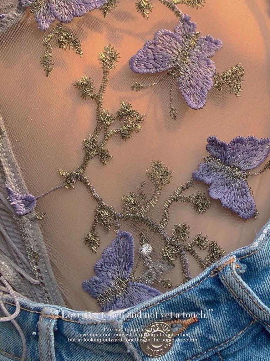 青春美少女搔首弄姿诱惑迷人