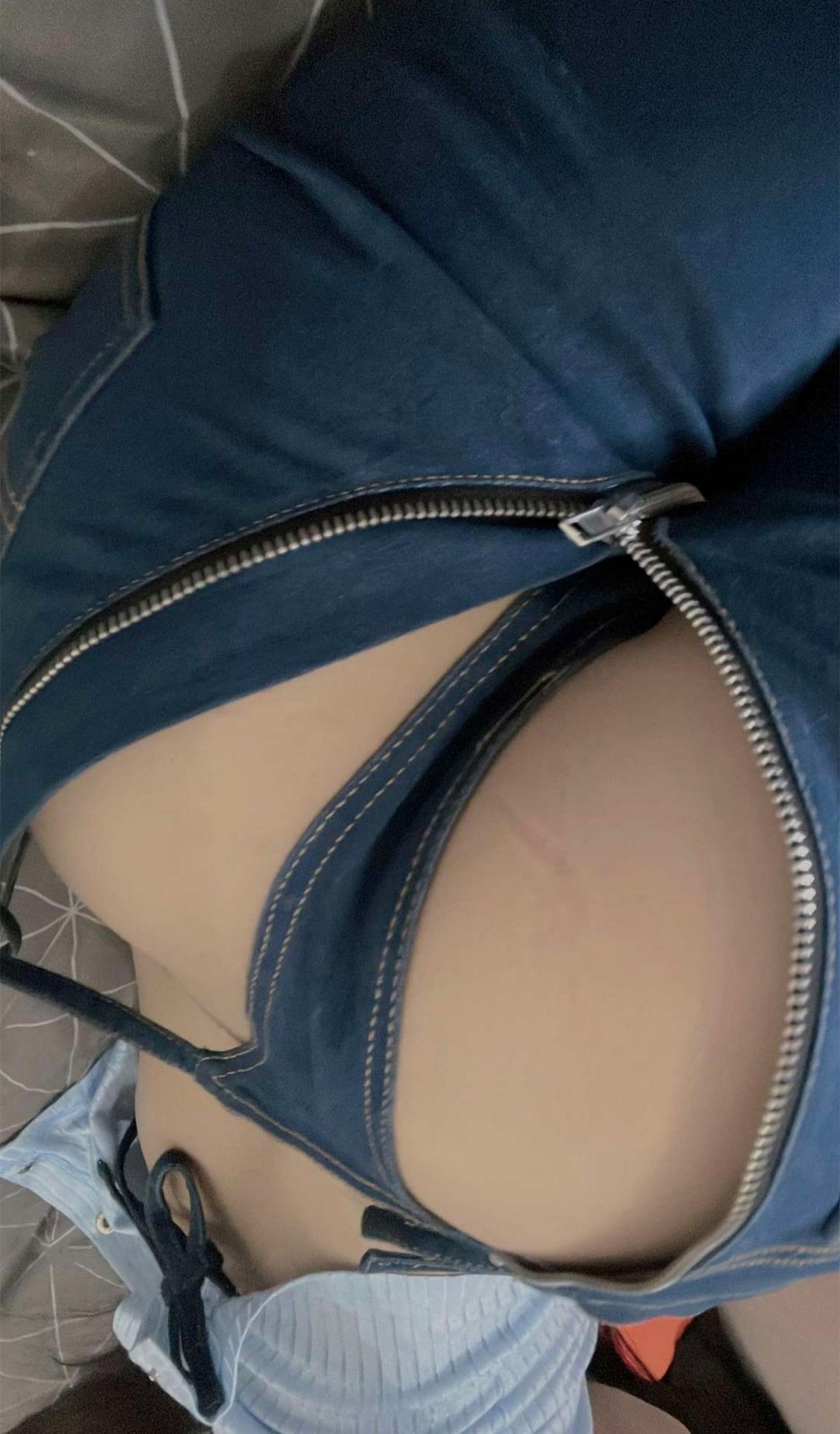 青春美少女搔首弄姿诱惑迷人