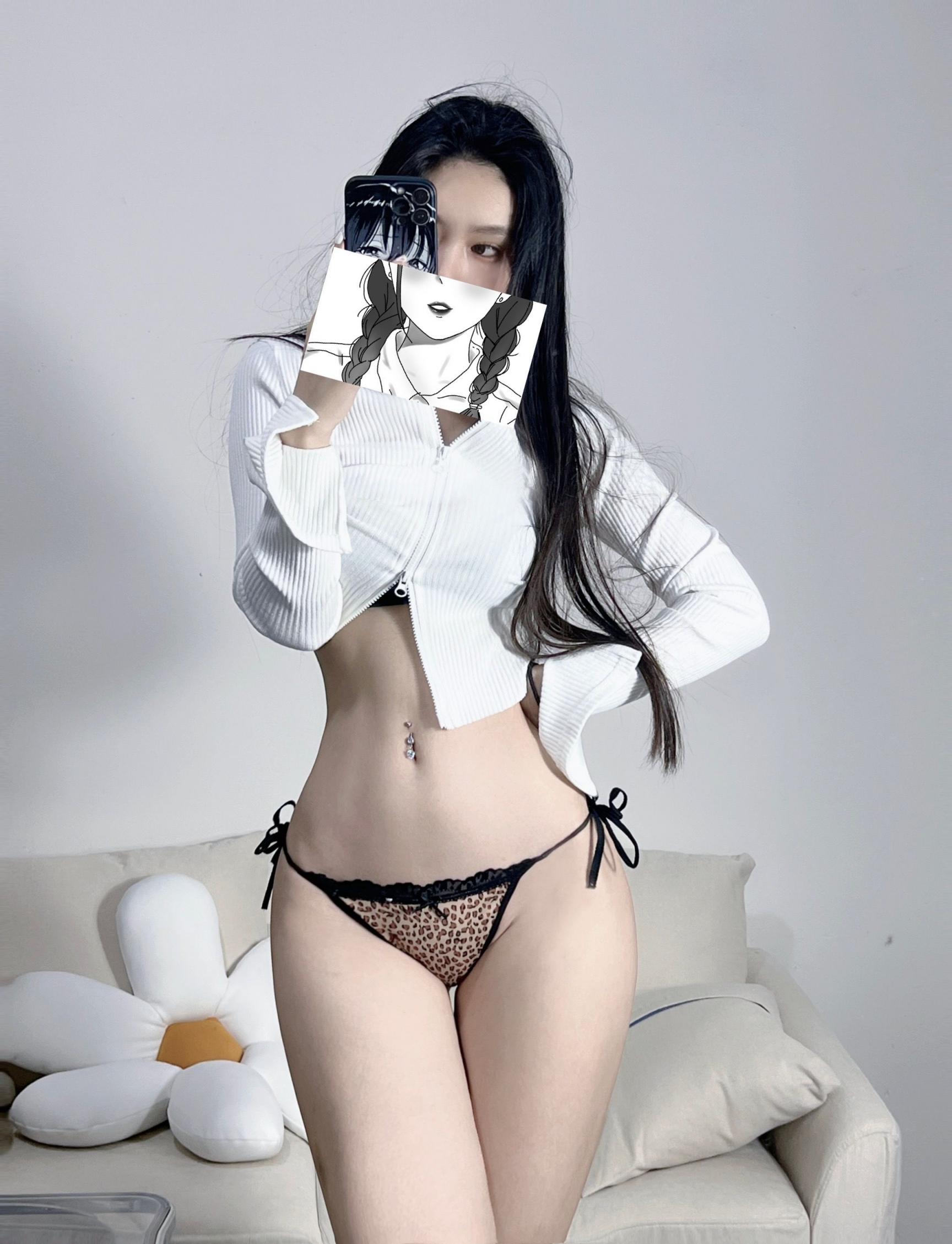 青春美少女搔首弄姿诱惑迷人