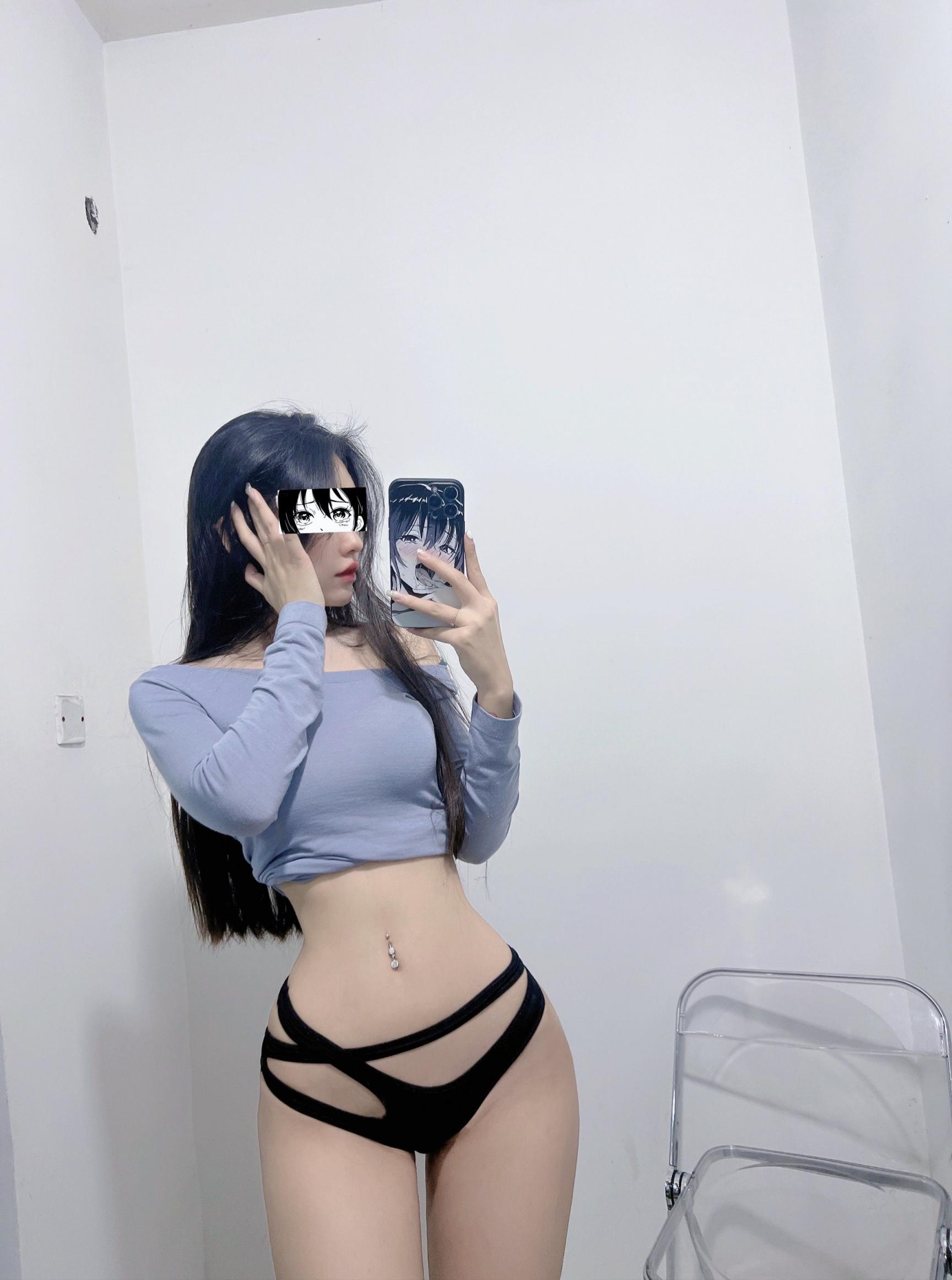 青春美少女搔首弄姿诱惑迷人