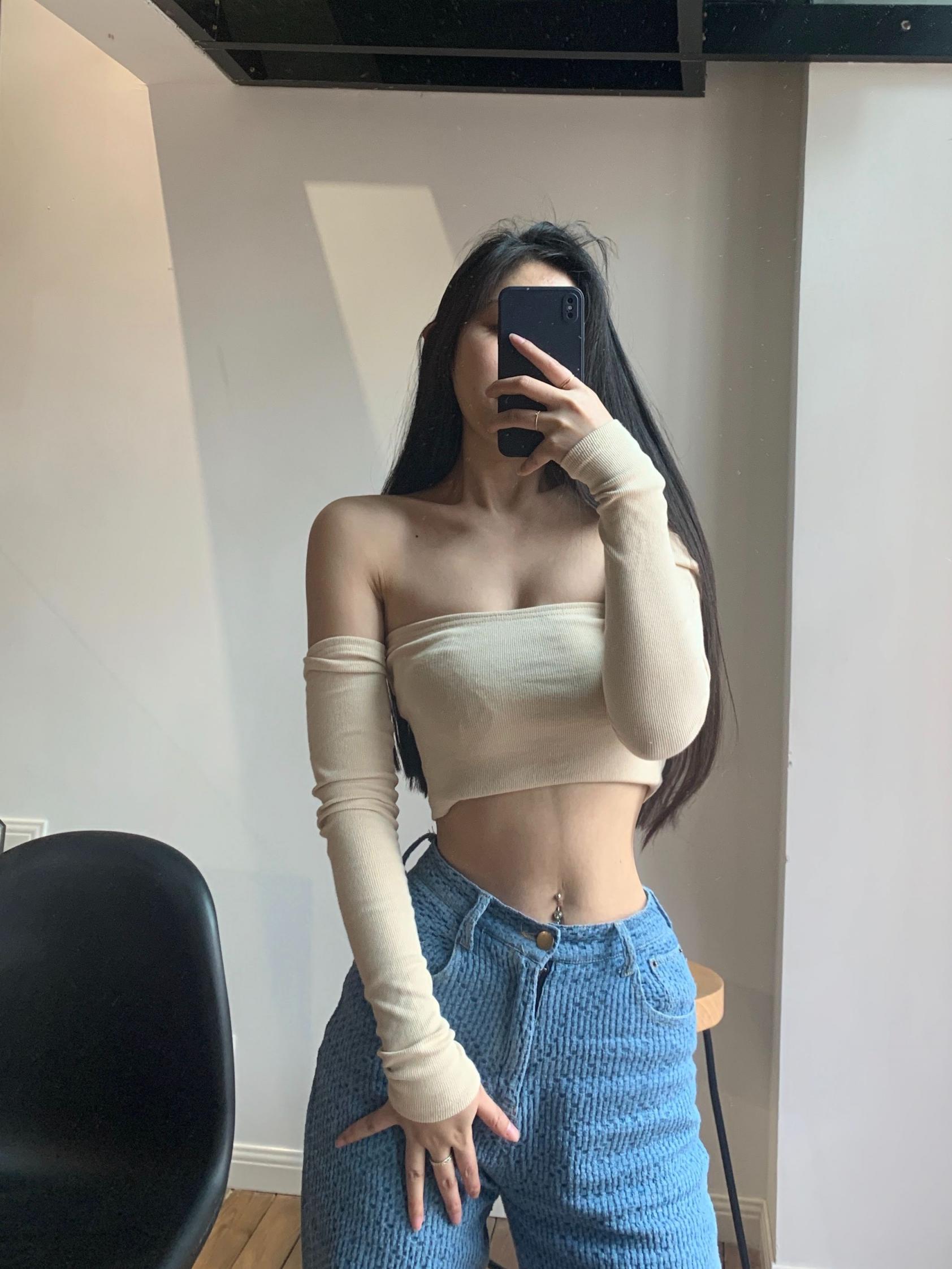 青春美少女搔首弄姿诱惑迷人