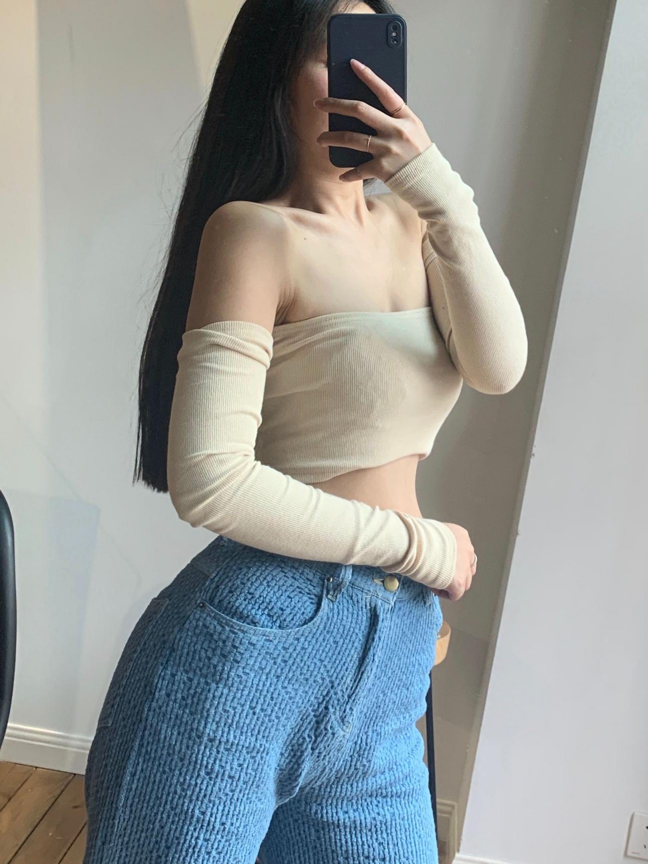 青春美少女搔首弄姿诱惑迷人