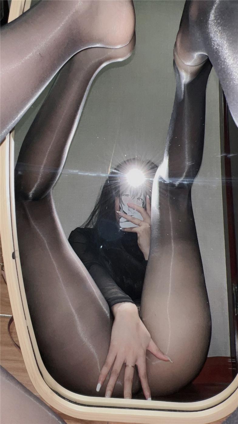 青春美少女搔首弄姿诱惑迷人