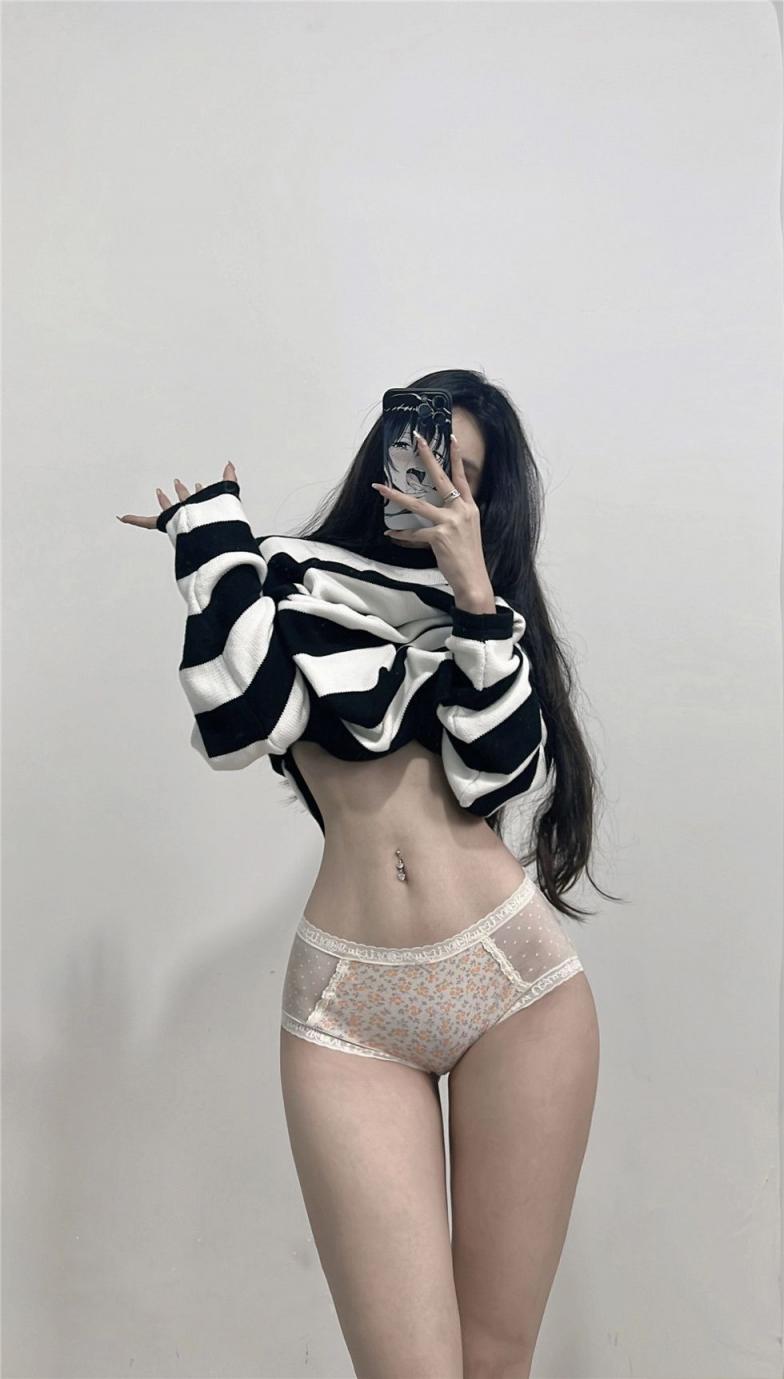 青春美少女搔首弄姿诱惑迷人