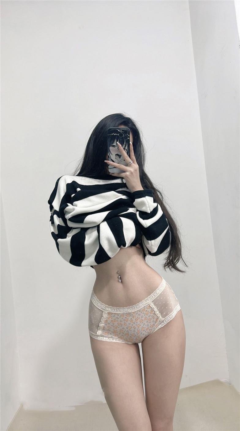 青春美少女搔首弄姿诱惑迷人