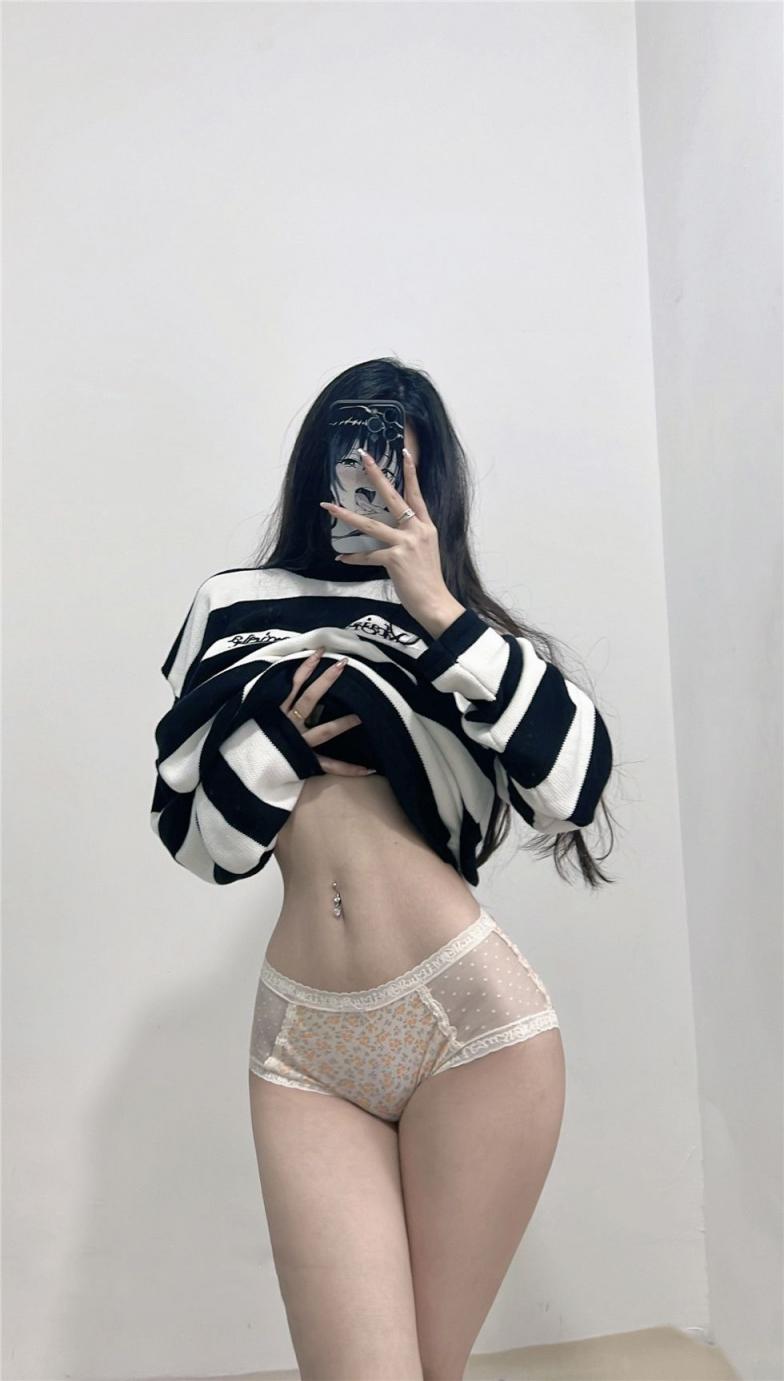 青春美少女搔首弄姿诱惑迷人