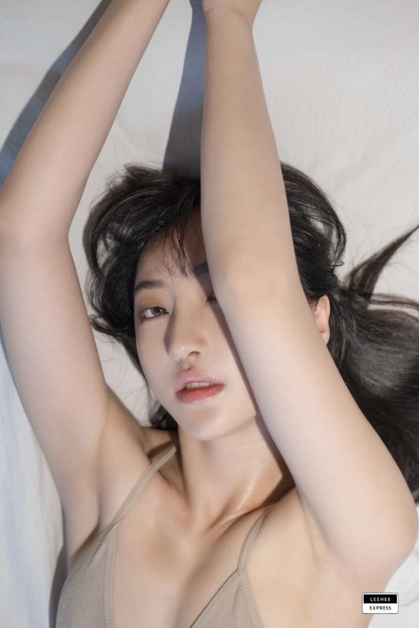 穿上马甲的AV女星，还熟悉吗？