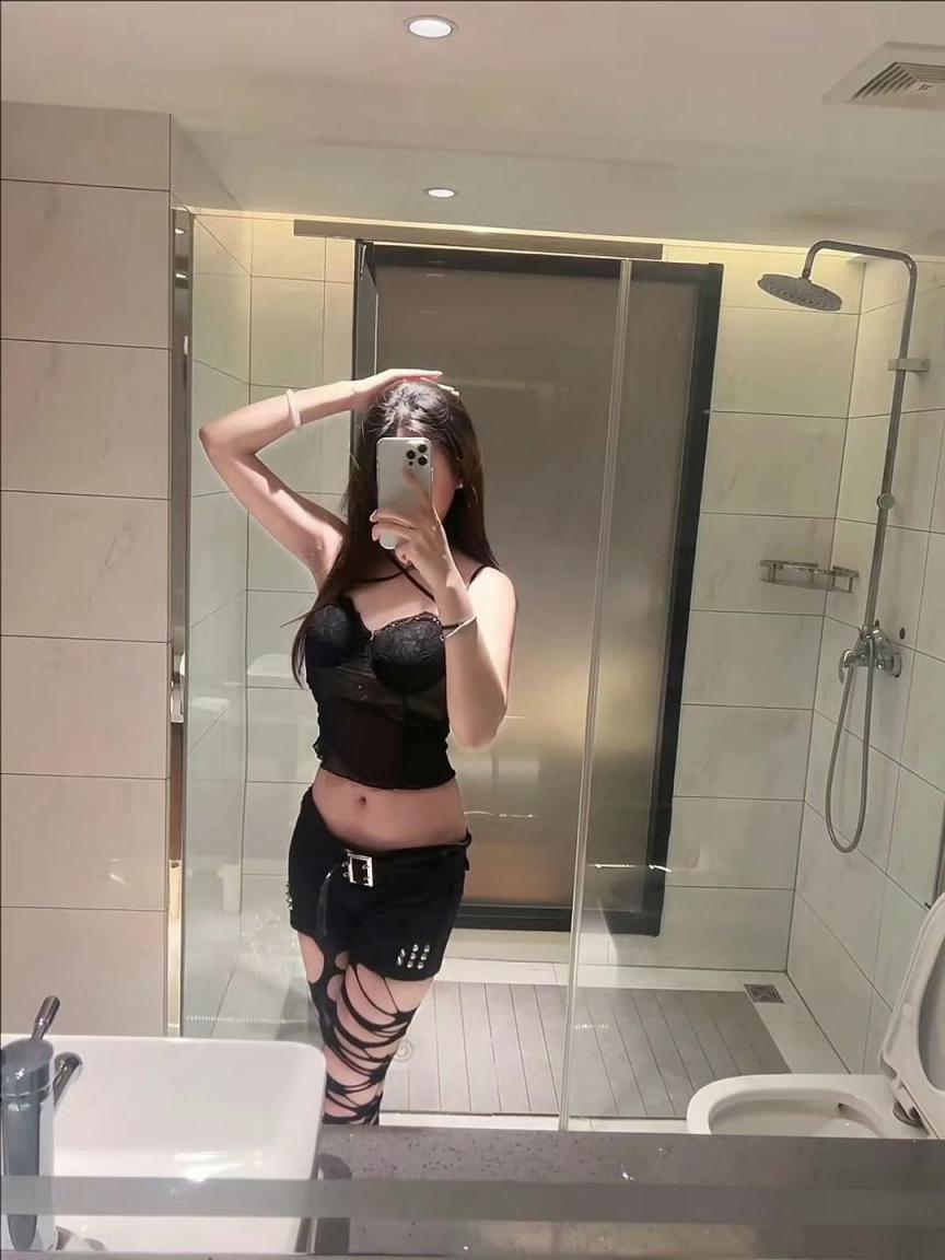 忙碌的一周后，抽点空闲，端着咖啡，品鉴良家丝足，放松一下