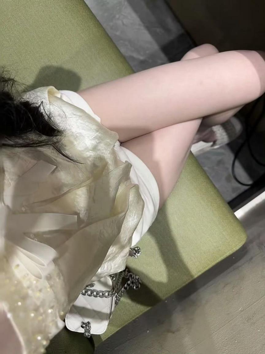 忙碌的一周后，抽点空闲，端着咖啡，品鉴良家丝足，放松一下