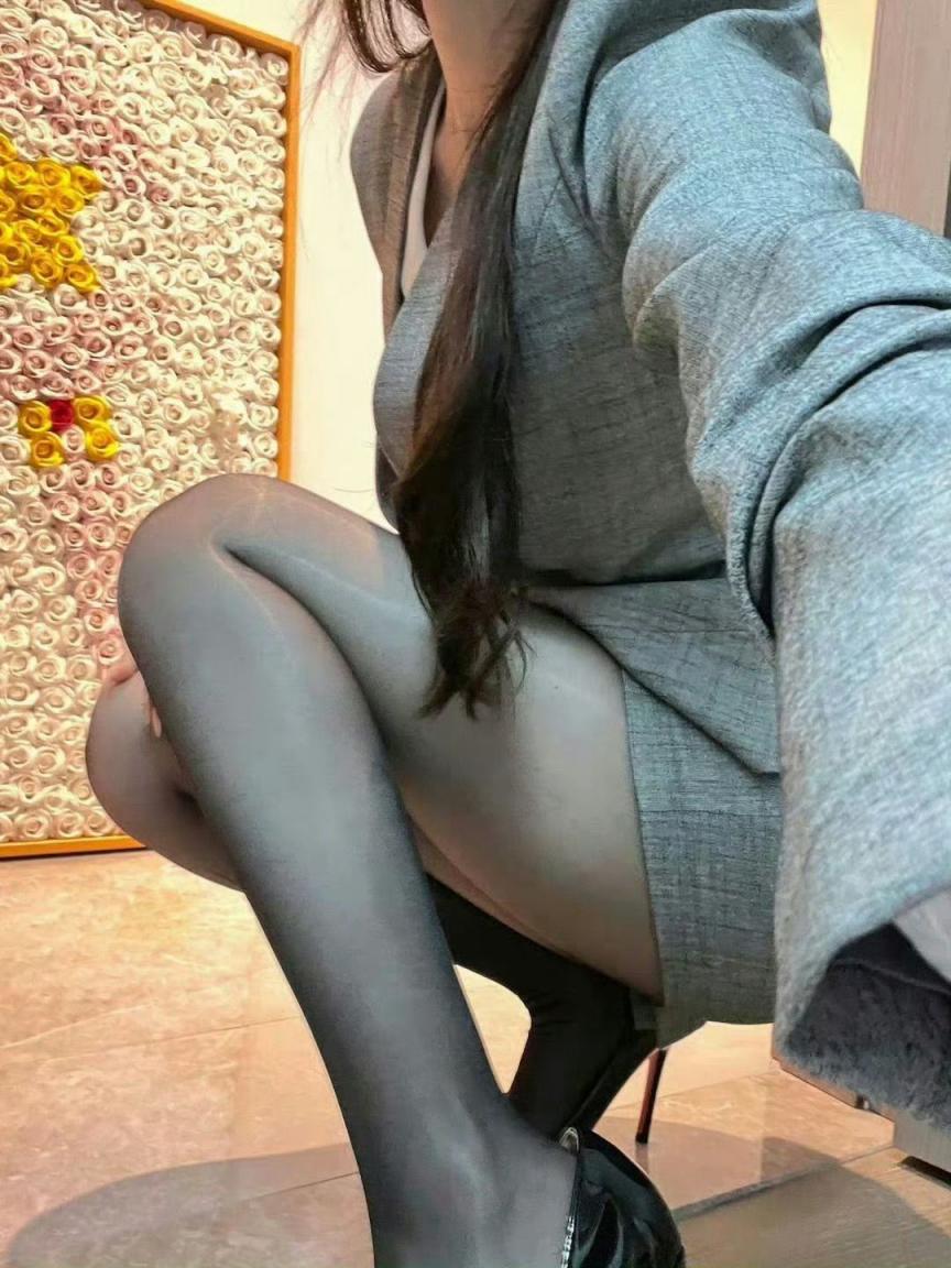 忙碌的一周后，抽点空闲，端着咖啡，品鉴良家丝足，放松一下