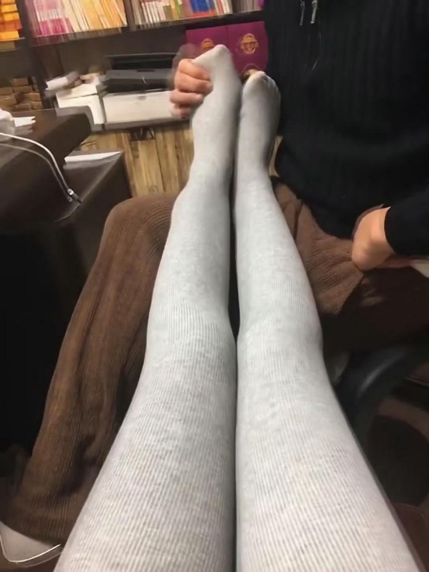 忙碌的一周后，抽点空闲，端着咖啡，品鉴良家丝足，放松一下